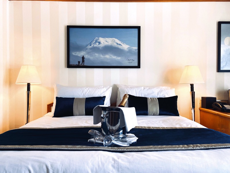 Ocean Suite With 1 Child's Extra Bed (Deck 6)